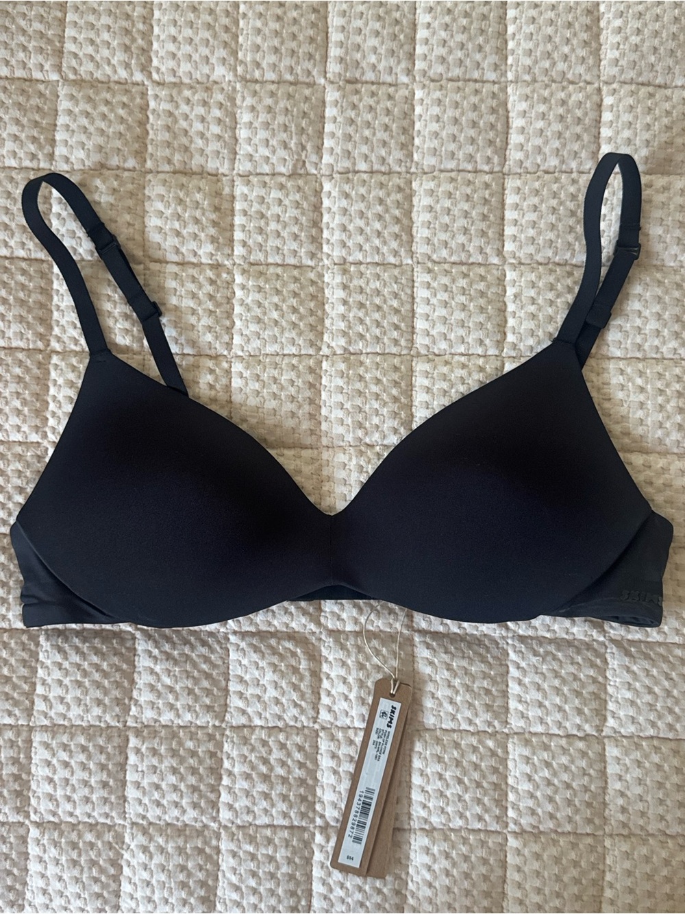 NWT SKIMS Seamless Black T-Shirt Bra